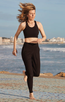 Yoga Basic Lounge Pants Bio Baumwolle Heli - schwarz | color:schwarz | yoga damen basic lounge pants heli | bio baumwolle | yoga hose basic | yoga damen lounge pants nachhaltig