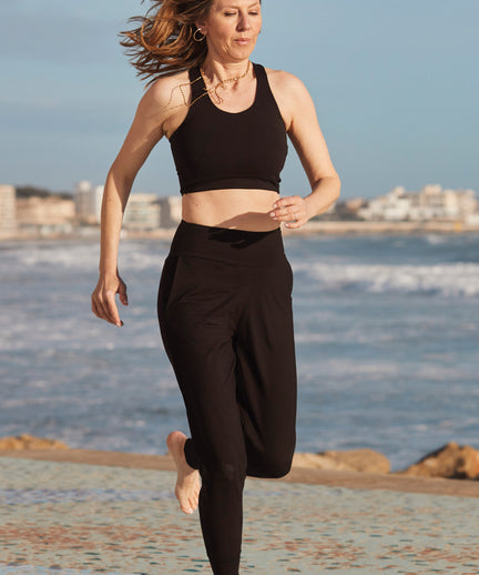 Yoga Basic Lounge Pants Bio Baumwolle Heli - schwarz | color:schwarz | yoga damen basic lounge pants heli | bio baumwolle | yoga hose basic | yoga damen lounge pants nachhaltig