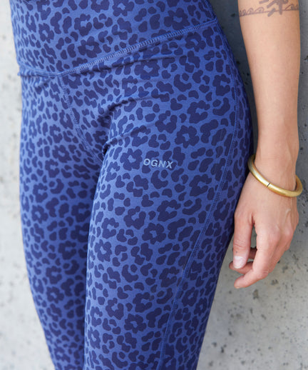 Yoga Biker Leo Flower Tencel™ Bio Baumwolle Kira - blau | color:blau | yoga damen biker leggings kira | tencel bio baumwolle | biker radler leo flower print | yoga damen bh nachhaltig