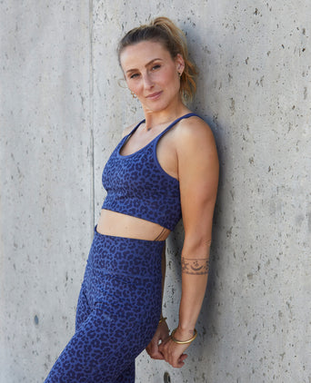 Yoga Biker Leo Flower Tencel™ Bio Baumwolle Kira - blau | color:blau | yoga damen biker leggings kira | tencel bio baumwolle | biker radler leo flower print | yoga damen bh nachhaltig