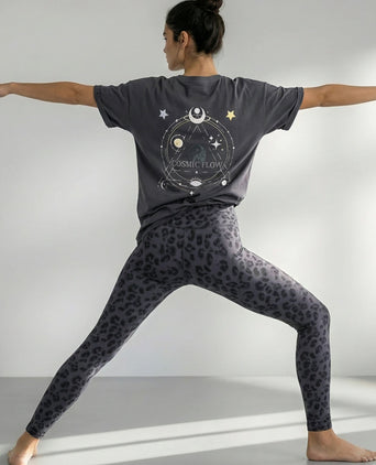 Yoga Boxy T-Shirt Cosmic Flow Bio Baumwolle Tencel™ Sora - grau | color:grau | yoga damen boxy shirt sora | bio baumwolle tencel | yoga shirt cosmic flow | yoga damen t-shirt nachhaltig