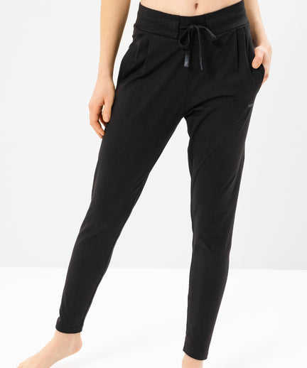 Yoga Basic Harem Pants Bio Baumwolle Hanna - schwarz | color:schwarz | yoga damen basic harem pants hanna | bio baumwolle | yoga hose basic | yoga damen harem pants nachhaltig
