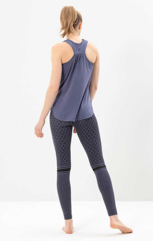 | color:blau | yoga damen basic loose tank top tali | bio baumwolle tencel | top basic | yoga damen tank top nachhaltig