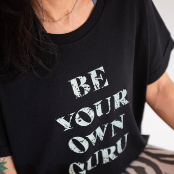 Yoga Boxy T-Shirt Be Your Own Guru by SOULYOGA Berlin - black | color:schwarz |Yoga Boxy T-Shirt Be Your Own Guru by SOULYOGA Berlin 108 schwarz |bio baumwolle