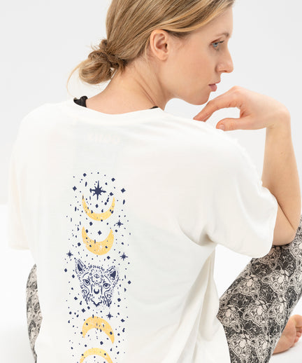 Yoga Boxy T-Shirt Moonlight Bio Baumwolle Tencel™ Sora - weiß | color:weiß | yoga damen boxy t-shirt sora | bio baumwolle tencel | t-shirt moonlight leo moon | yoga damen t-shirt nachhaltig