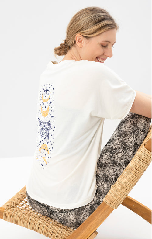 | color:weiß | yoga damen boxy t-shirt sora | bio baumwolle tencel | t-shirt moonlight leo moon | yoga damen t-shirt nachhaltig