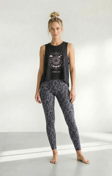 Yoga Boxy Tank Sun Bio Baumwolle Tencel™ Tula - schwarz | color:grau | yoga damen boxy tank cosmic leopard | bio baumwolle tencel | yoga boxy tank top | yoga oberteil nachhaltig