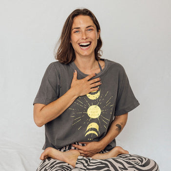 Boxy T-Shirt ReConnect by Sinah Diepold - Kale & Cake - grau | color:grau |yoga t-shirt sinah diepold kale&cake |t-shirt mond sonne