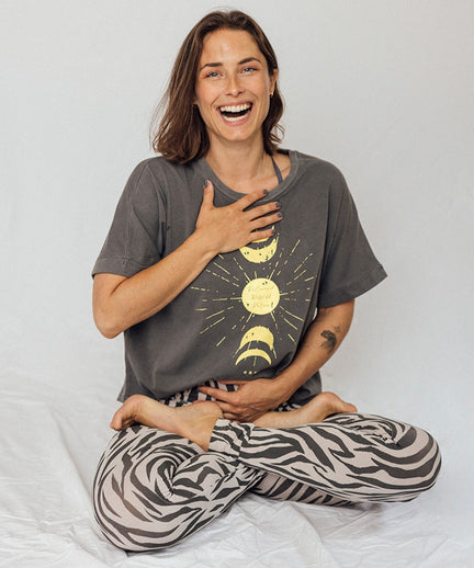 Boxy T-Shirt ReConnect by Sinah Diepold - Kale & Cake - grau | color:grau |yoga t-shirt sinah diepold kale&cake |t-shirt mond sonne
