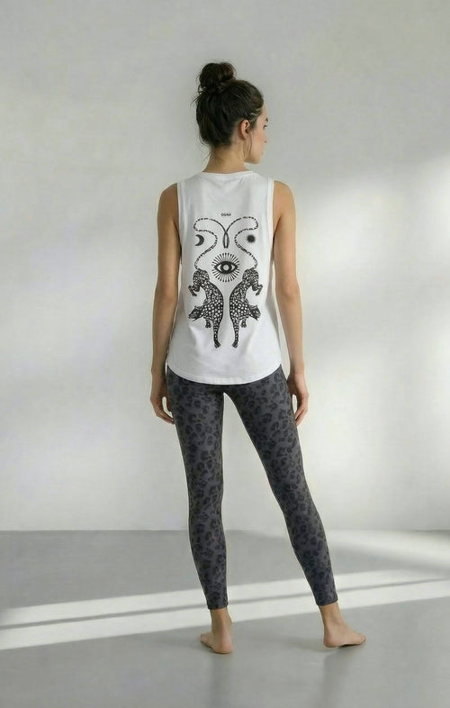 | color:weiss | yoga damen athletic tank tara | bio baumwolle tencel | tank top cosmic leopard | yoga damen tank top nachhaltig