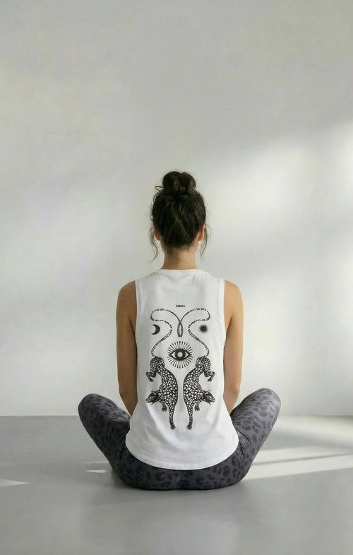 | color:weiss | yoga damen athletic tank tara | bio baumwolle tencel | tank top cosmic leopard | yoga damen tank top nachhaltig