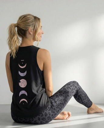 | color:schwarz | yoga damen athletic tank tara | bio baumwolle tencel | tank top moon | yoga damen tank top nachhaltig