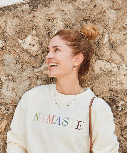 | color:weiß | yoga damen boxy sweatshirt namaste philia | bio baumwolle | sweatshirt namaste stick | yoga damen pullover nachhaltig