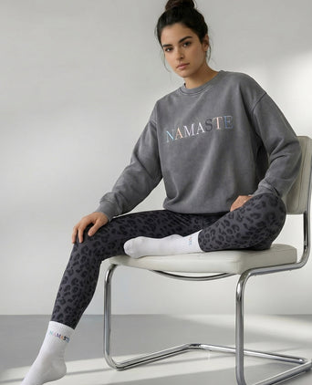 | color:grau | yoga damen boxy sweater vintage namaste philia | bio baumwolle | yoga sweater vintage | yoga damen sweater nachhaltig