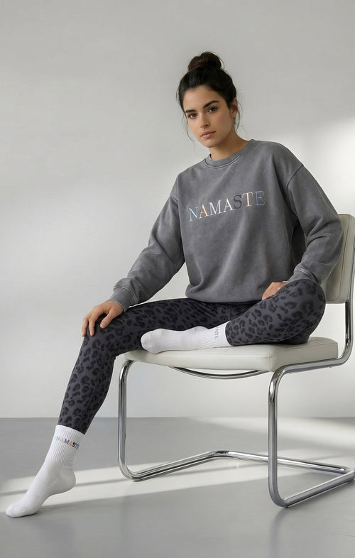| color:grau | yoga damen boxy sweater vintage namaste philia | bio baumwolle | yoga sweater vintage | yoga damen sweater nachhaltig