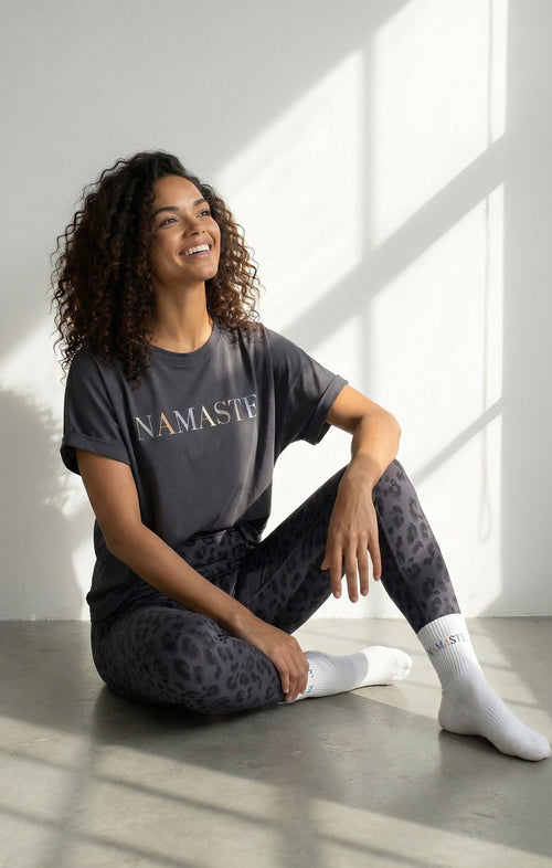 | color:grau | yoga damen boxy shirt sora | bio baumwolle tencel | yoga shirt namaste | yoga damen t-shirt nachhaltig