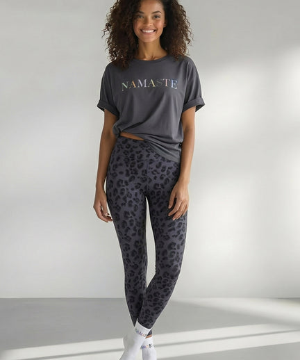 | color:grau | yoga damen boxy shirt sora | bio baumwolle tencel | yoga shirt namaste | yoga damen t-shirt nachhaltig