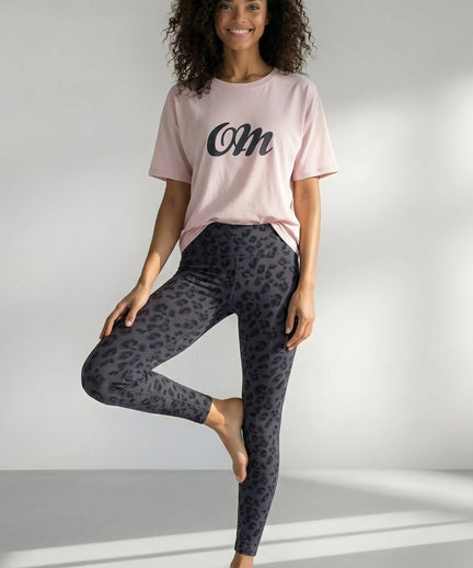 | color:rosa | yoga damen boxy shirt sora | bio baumwolle tencel | yoga shirt om | yoga damen t-shirt nachhaltig