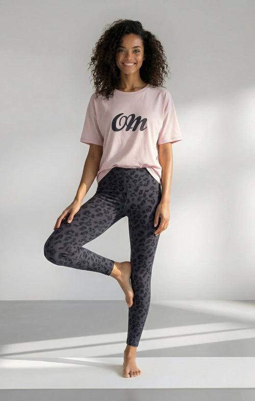 | color:rosa | yoga damen boxy shirt sora | bio baumwolle tencel | yoga shirt om | yoga damen t-shirt nachhaltig