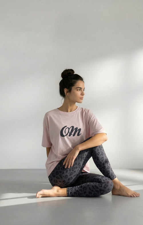 | color:rosa | yoga damen boxy shirt sora | bio baumwolle tencel | yoga shirt om | yoga damen t-shirt nachhaltig