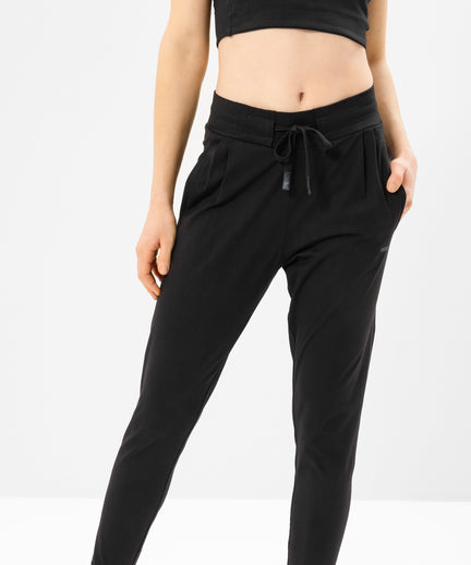 | color:schwarz | yoga damen basic harem pants hanna | bio baumwolle | yoga hose basic | yoga damen harem pants nachhaltig