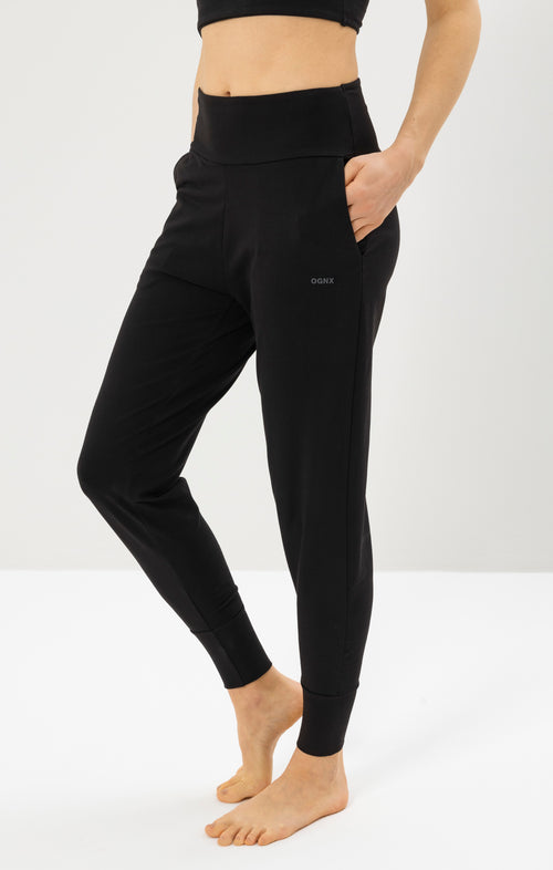 | color:schwarz | yoga damen basic lounge pants heli | bio baumwolle | yoga hose basic | yoga damen lounge pants nachhaltig