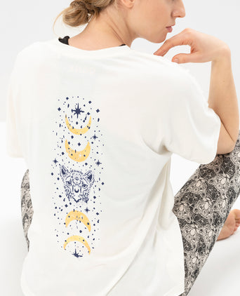 | color:weiß | yoga damen boxy t-shirt sora | bio baumwolle tencel | t-shirt moonlight leo moon | yoga damen t-shirt nachhaltig