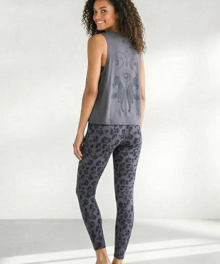 | color:grau | yoga damen boxy tank cosmic leopard | bio baumwolle tencel | yoga boxy tank top | yoga oberteil nachhaltig
