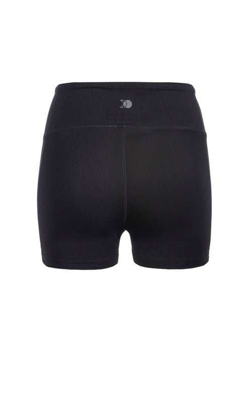 | color:schwarz | yoga damen basic shorts kora | tencel bio baumwolle | shorts basic | yoga damen shorts nachhaltig