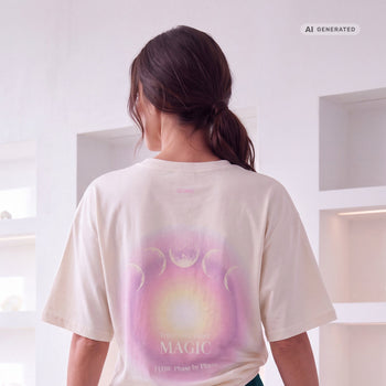 Yoga Boxy T-Shirt 2.0 Aura Bio Baumwolle Sora - weiß – AI GENERATED / KI-GENERIERT