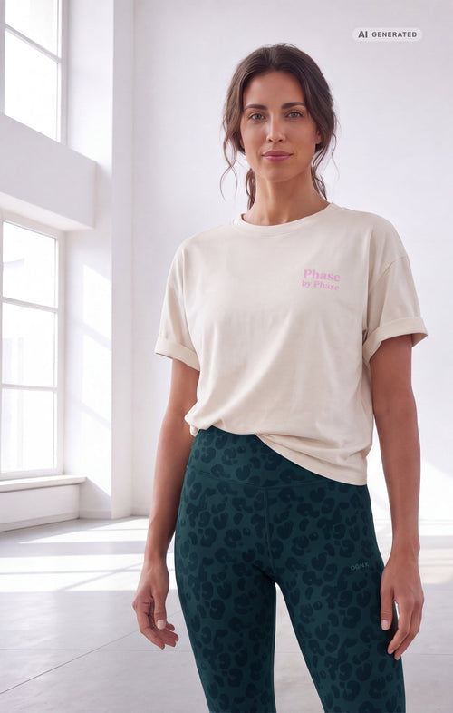 Yoga Boxy T-Shirt 2.0 Aura Bio Baumwolle Sora - weiß – AI GENERATED / KI-GENERIERT