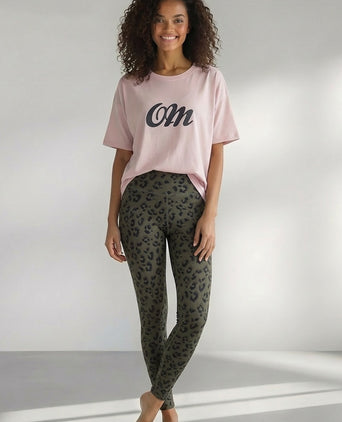 | color:rosa | yoga damen boxy shirt sora | bio baumwolle tencel | yoga shirt om | yoga damen t-shirt nachhaltig